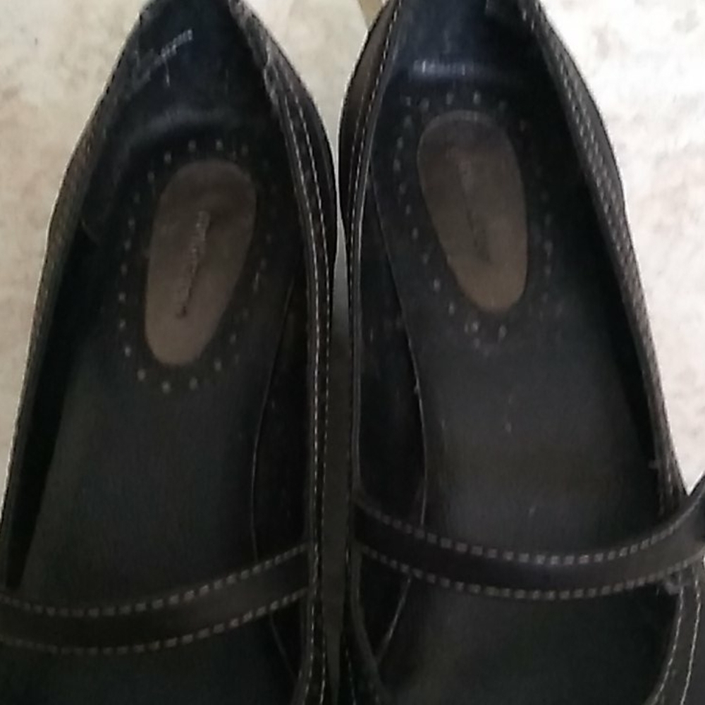 Shoes - Picture 2 of 4